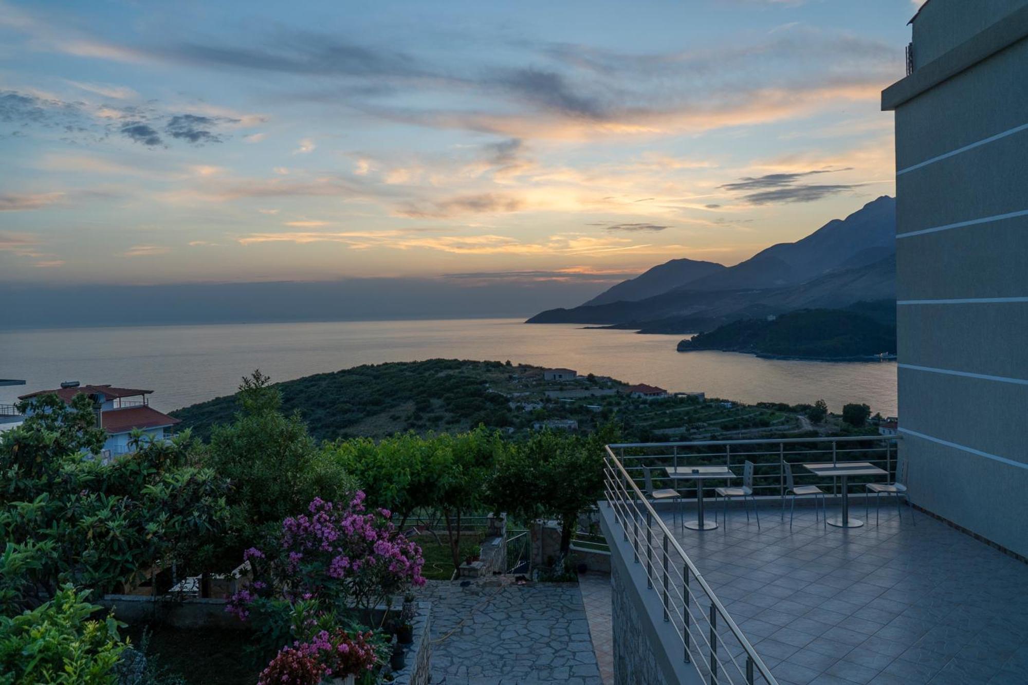 Sunset Serenity Himare Bagian luar foto