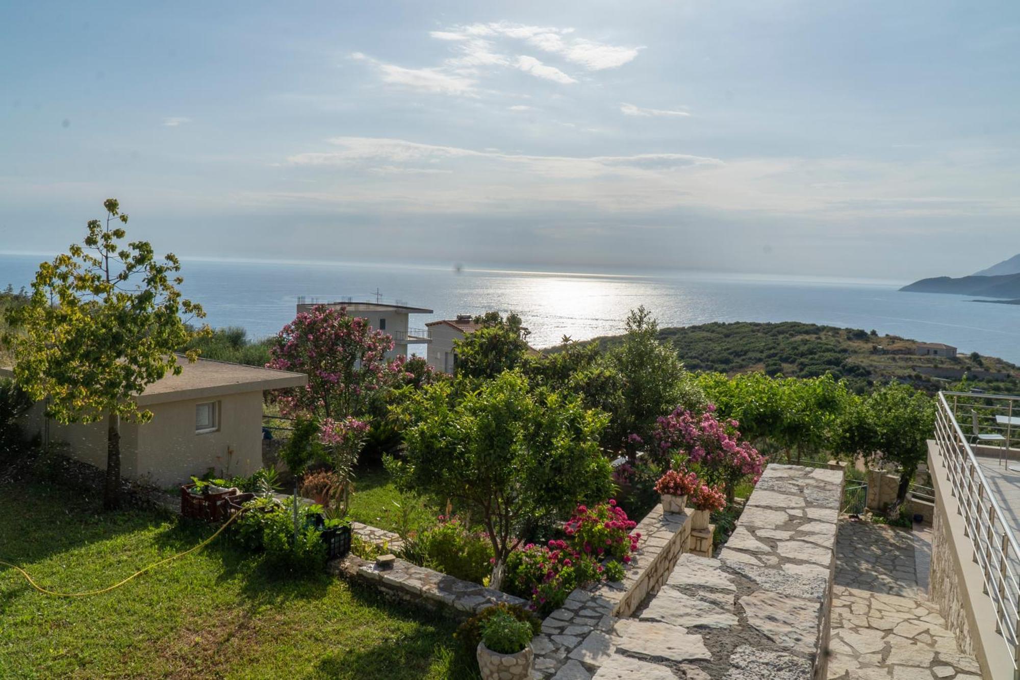 Sunset Serenity Himare Bagian luar foto