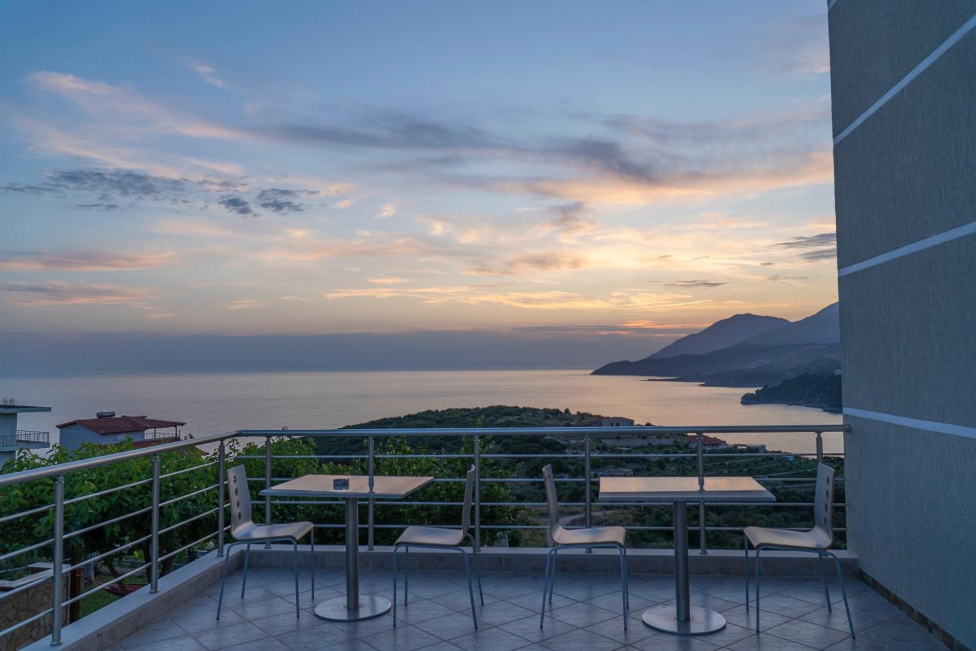 Sunset Serenity Himare Bagian luar foto
