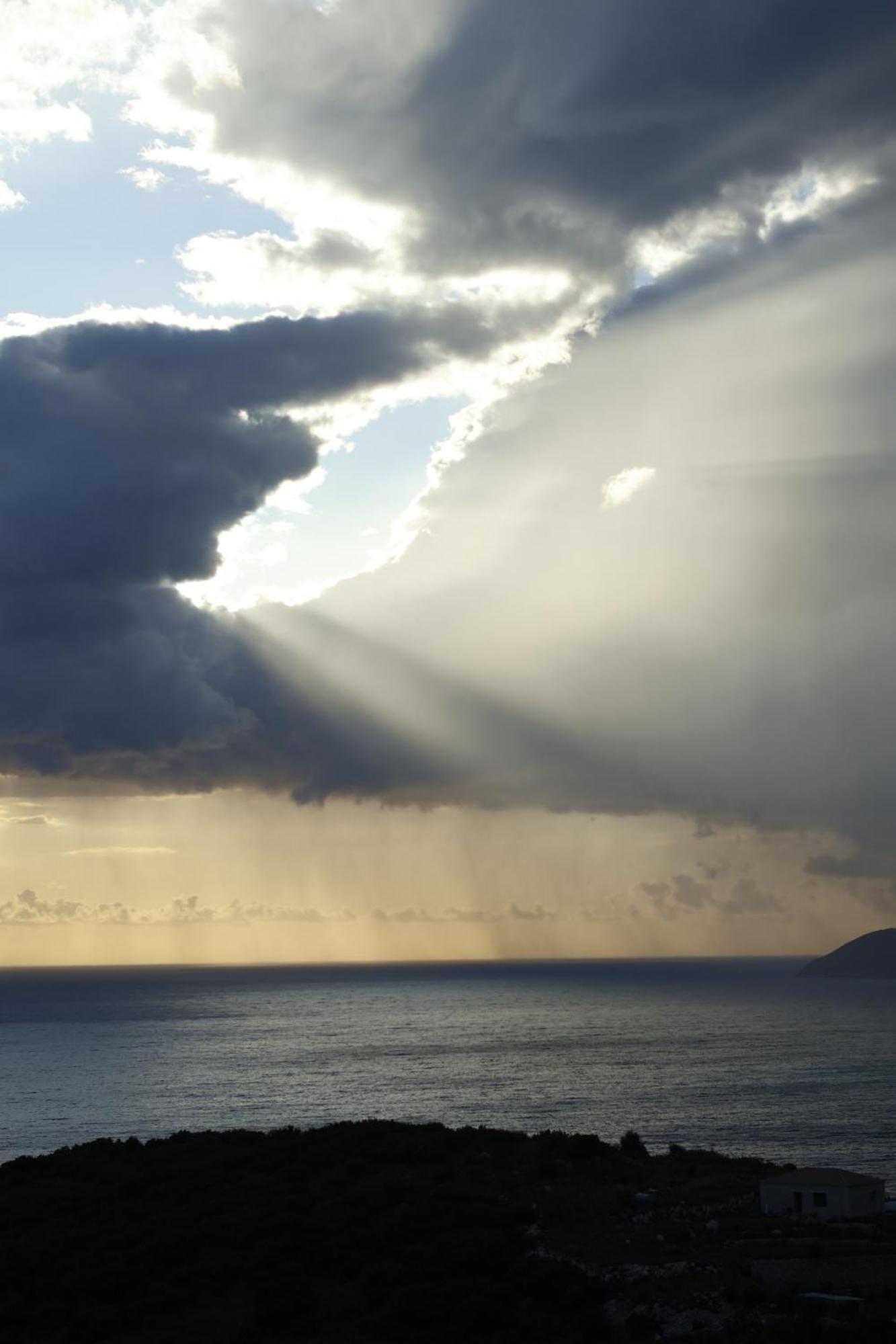 Sunset Serenity Himare Bagian luar foto