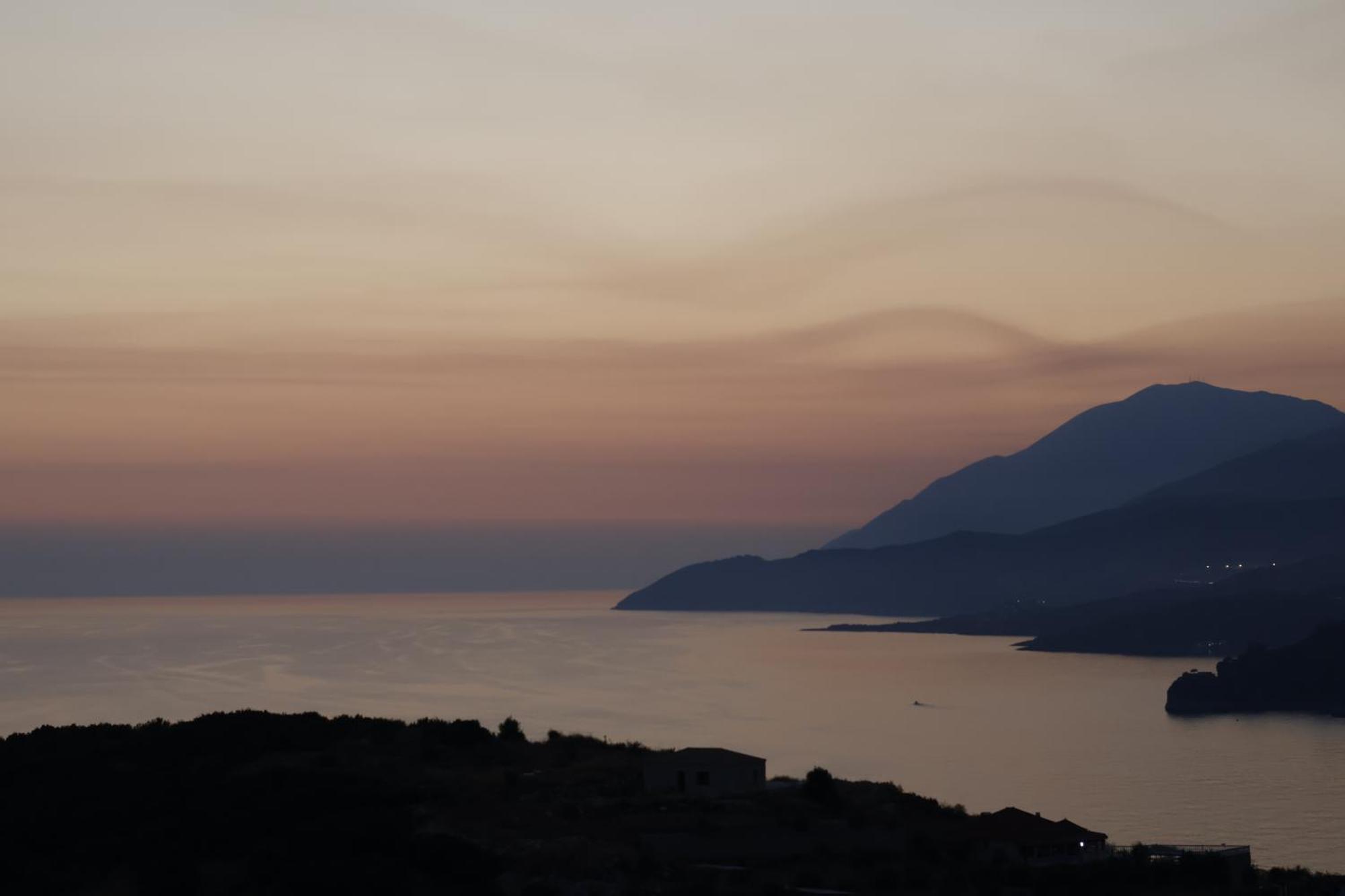 Sunset Serenity Himare Bagian luar foto