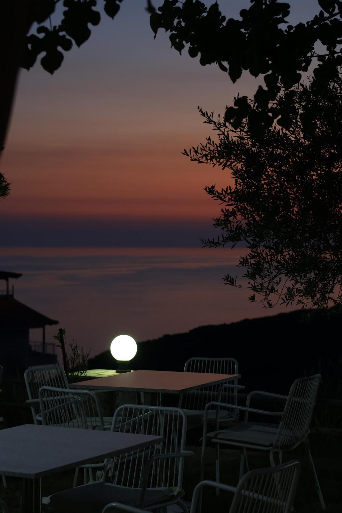 Sunset Serenity Himare Bagian luar foto
